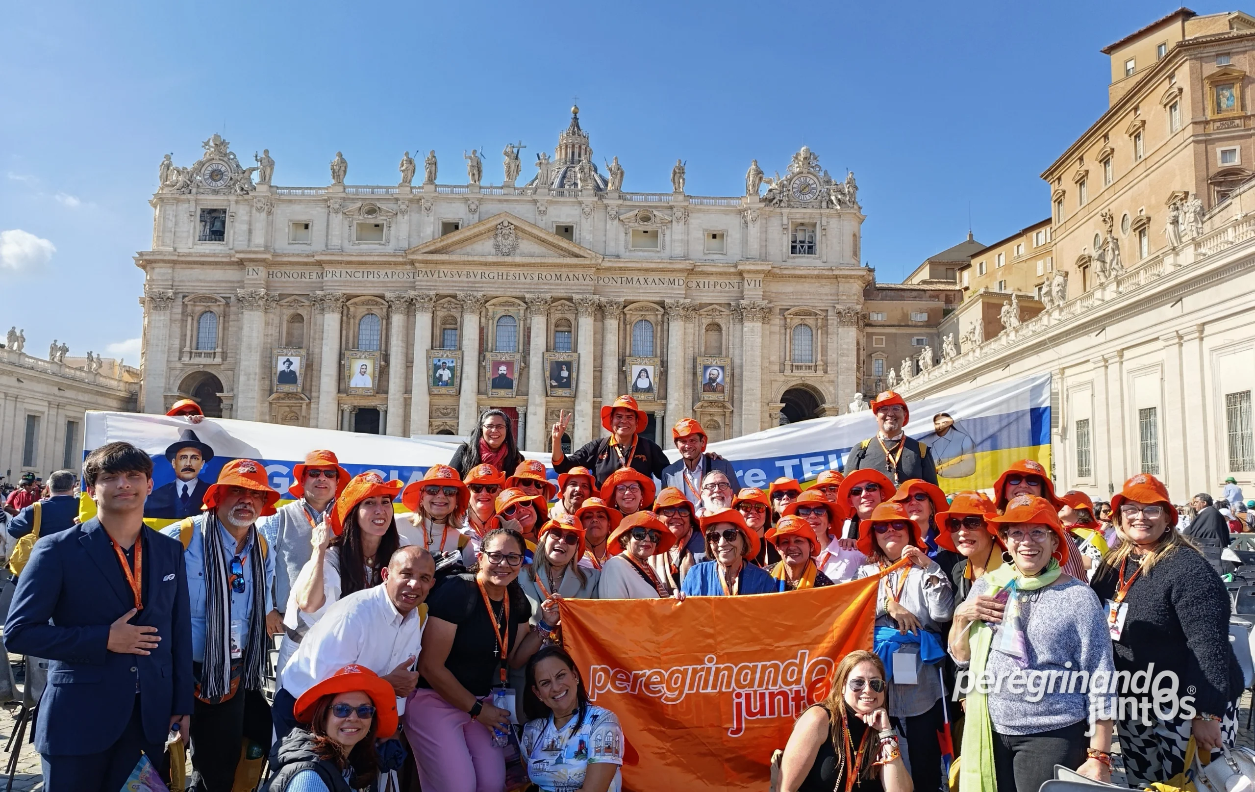 Peregrinación Italia El Vaticano Plaza de San Pedro Peregrinando Juntos Peregrinaciones May Carabaño y Noé Pernía