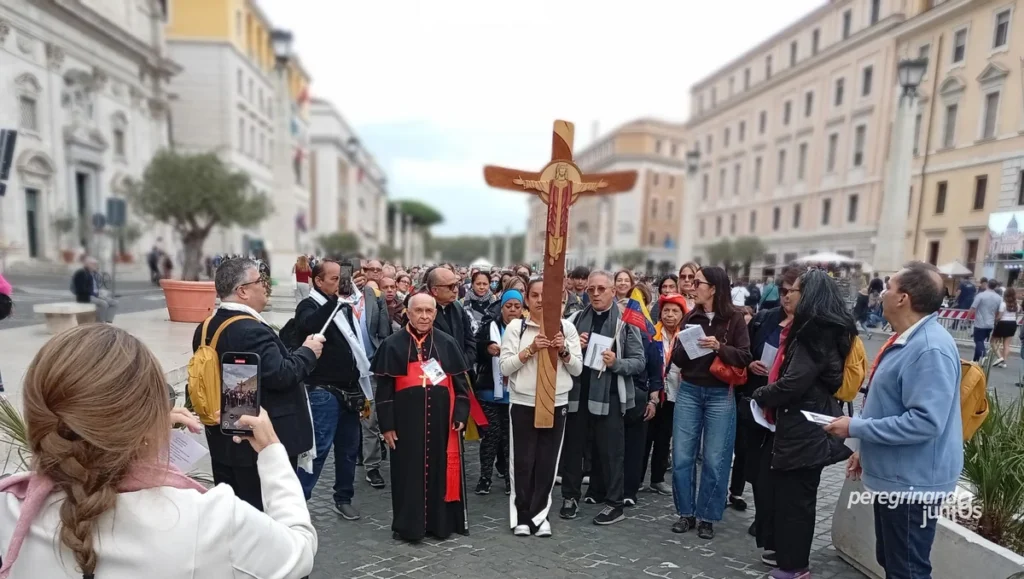 Peregrinación Italia Roma El Vaticano Via della Conciliazione Peregrinando Juntos Peregrinaciones May Carabaño y Noé Pernía
